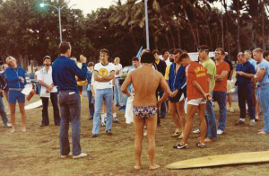 18.02.1978: Wettkampfbesprechung beim ersten Ironman in Honolulu
